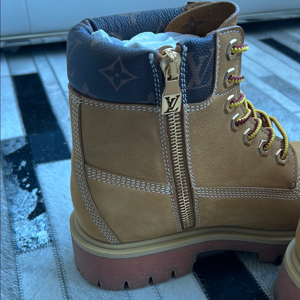 Louis Vuitton x Timberland Tan and Brown Men’s Boots (Limited Edition) - Picture 6 of 11